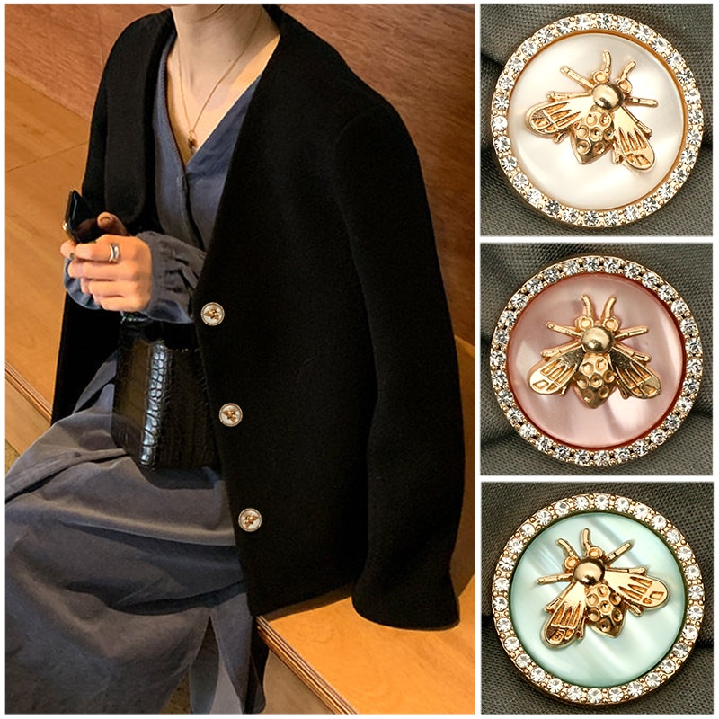 Luxurious Rhinestone Bee Buttons (6 pcs) Luxurious Rhinestone Bee Buttons (6 pcs)