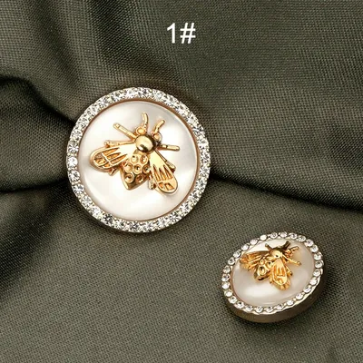 Luxurious Rhinestone Bee Buttons (6 pcs) Luxurious Rhinestone Bee Buttons (6 pcs)