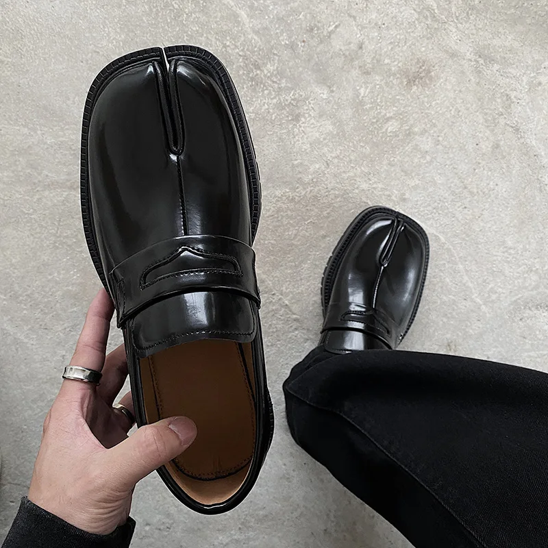 Maganda Tabi Shoes Loafer for Men and Women Split Toe Thick Sole Casual Leather Shoes Maganda Tabi Shoes Loafer for Men and Women Split Toe Thick Sole Casual Leather Shoes