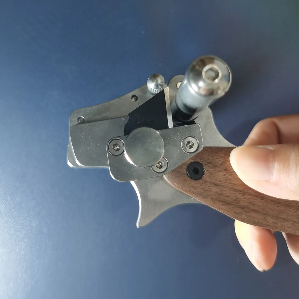 Manual Leather Strip Cutter Roller Type 10-60MM Adjustable Leathercraft Belt Cutting Tool with Metric-Inch Double Scale Manual Leather Strip Cutter Roller Type 10-60MM Adjustable Leathercraft Belt Cutting Tool with Metric-Inch Double Scale