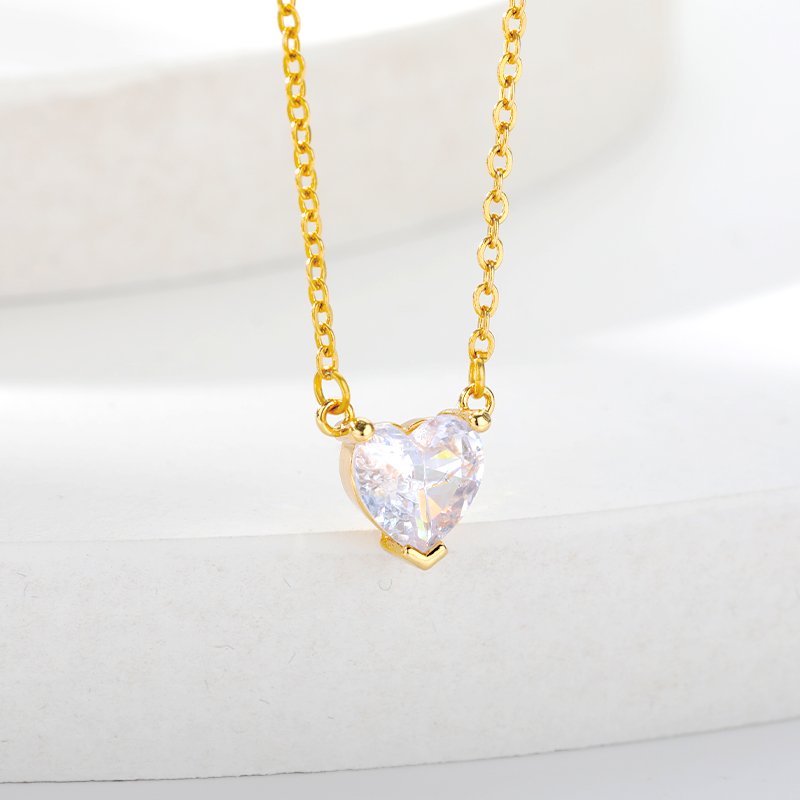 Metal Link Chain Crystal Heart Necklace