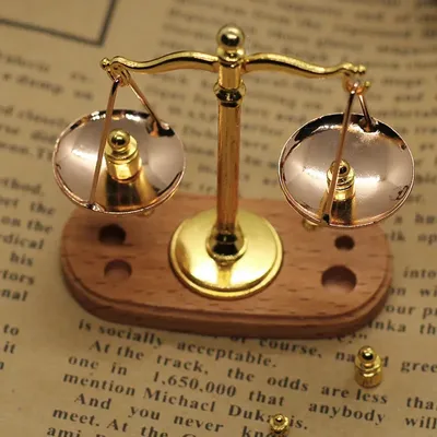 Mini Vintage Balance Scales Ornament Miniature Accessories Metal Antique Justice Scale Model Exquisite Home Decoration