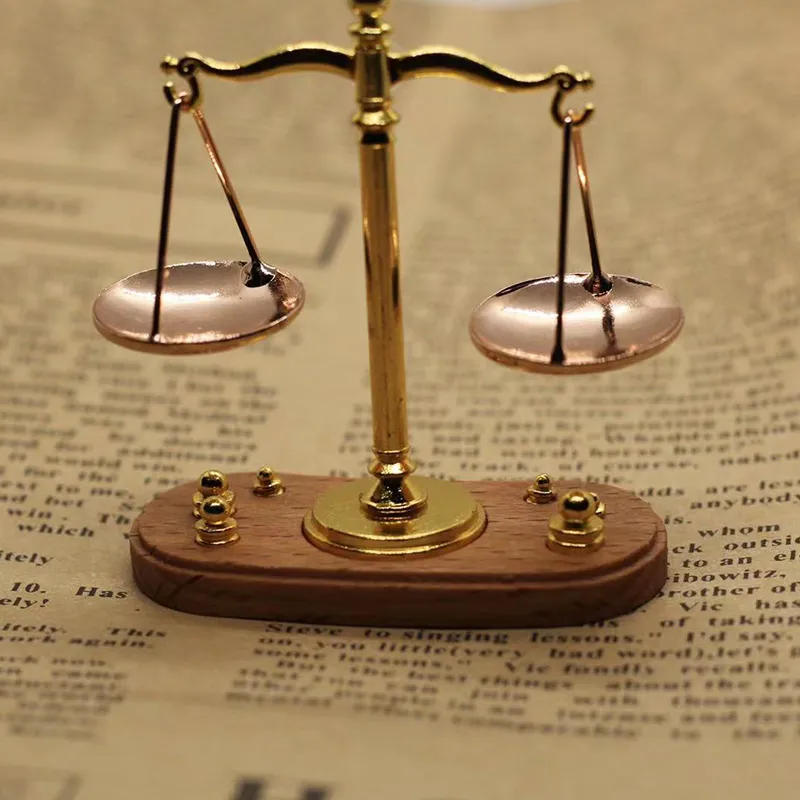 Mini Vintage Balance Scales Ornament Miniature Accessories Metal Antique Justice Scale Model Exquisite Home Decoration