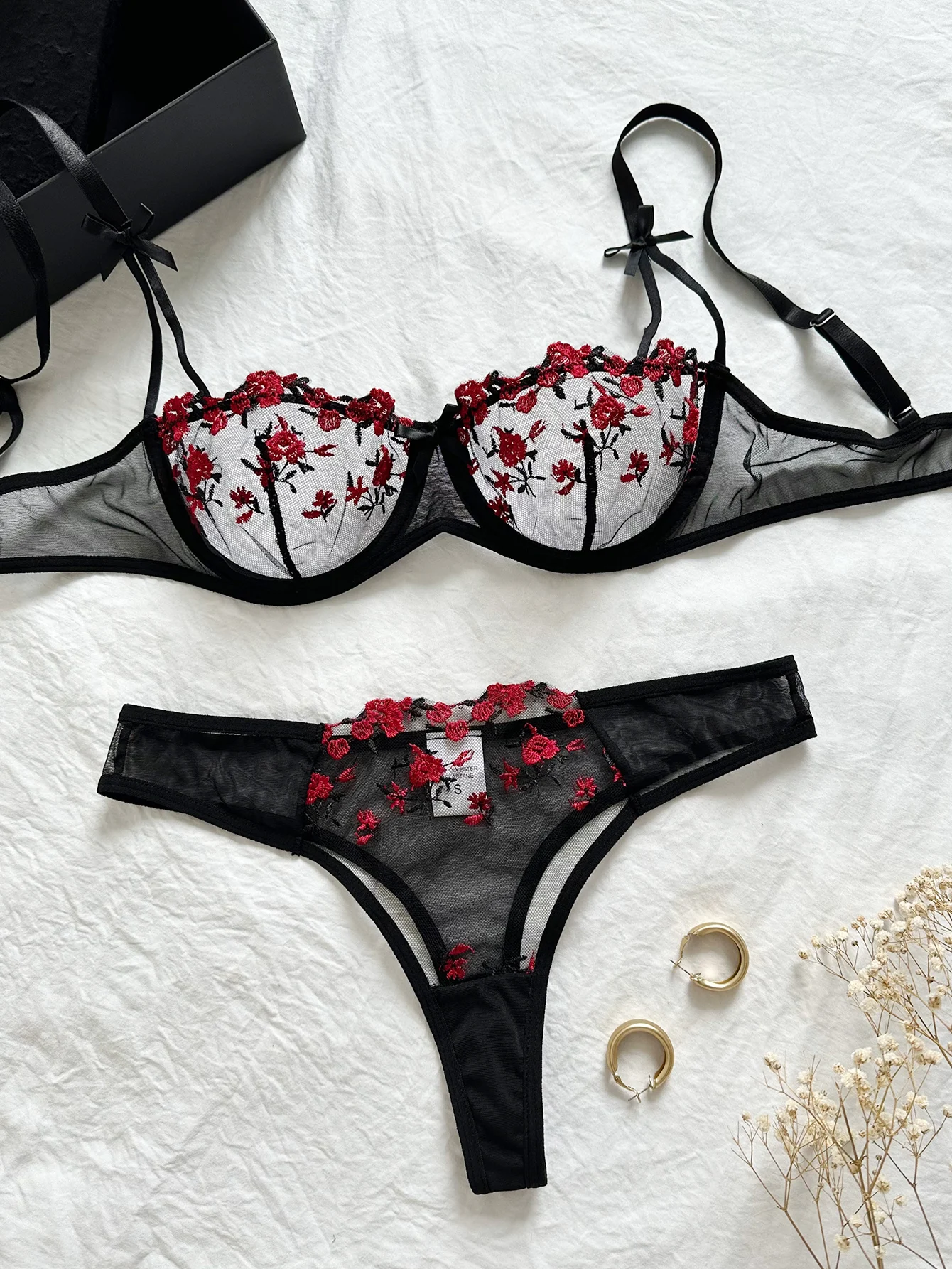 Night Beautiful Sexy Women 2 Piece floral Embroidery Underwear Sexy Erotic lingerie underwear Set Night Beautiful Sexy Women 2 Piece floral Embroidery Underwear Sexy Erotic lingerie underwear Set
