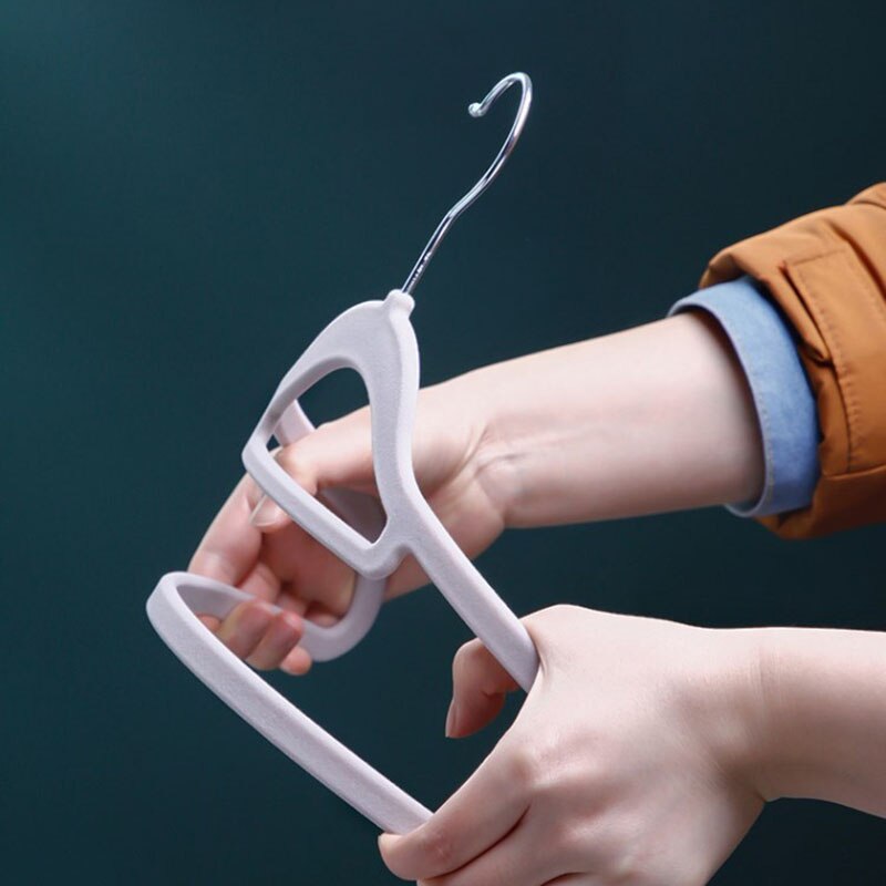 Non Slip Rotatable Flocked Coat Hangers (10 pcs) Non Slip Rotatable Flocked Coat Hangers (10 pcs)