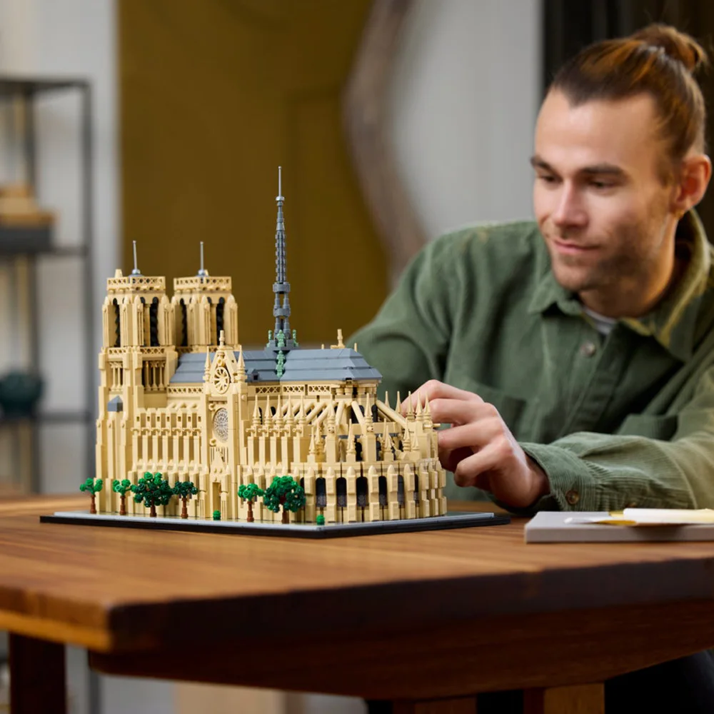 Notre-Dame de Paris Architectural Model Kit 21061 Collectible Building blocks Set for Adults Gift Idea for Lovers of