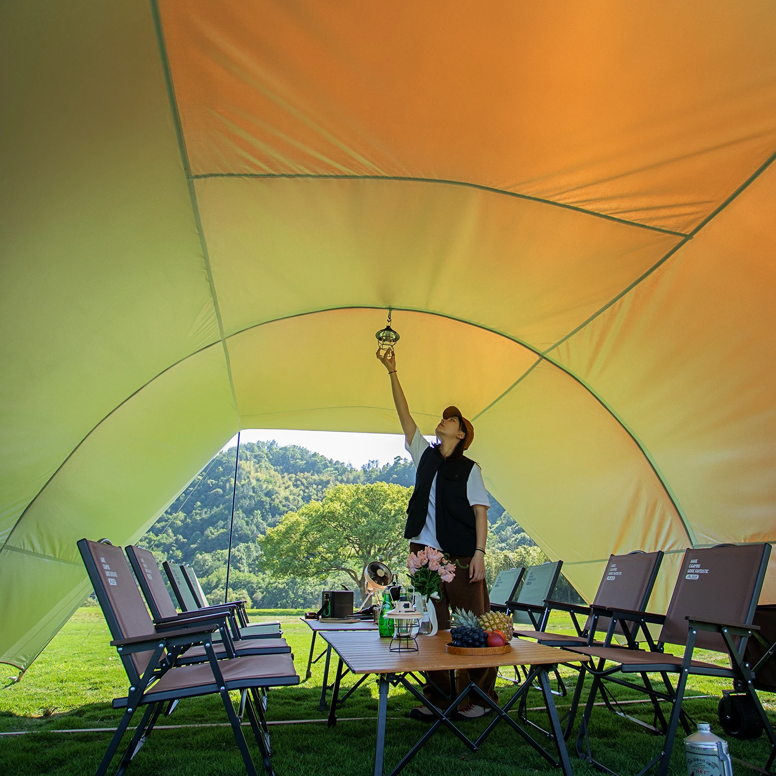 Outdoor Camping Folding Portable Tunnel Large Canopy Coated with Silver Sunblock Shade Camping Rain and Wind