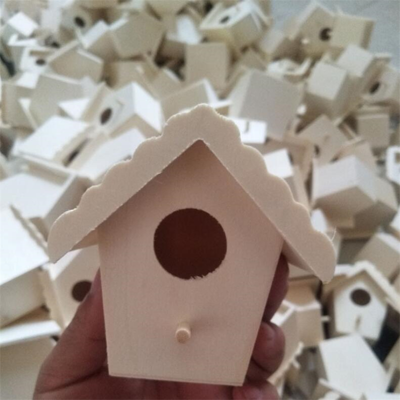 Outdoor Hanging Wooden Birdhouse Outdoor Hanging Wooden Birdhouse