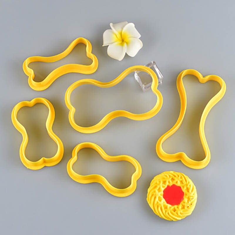 Plastic Bone Cookie Cutters (5 pcs) Plastic Bone Cookie Cutters (5 pcs)