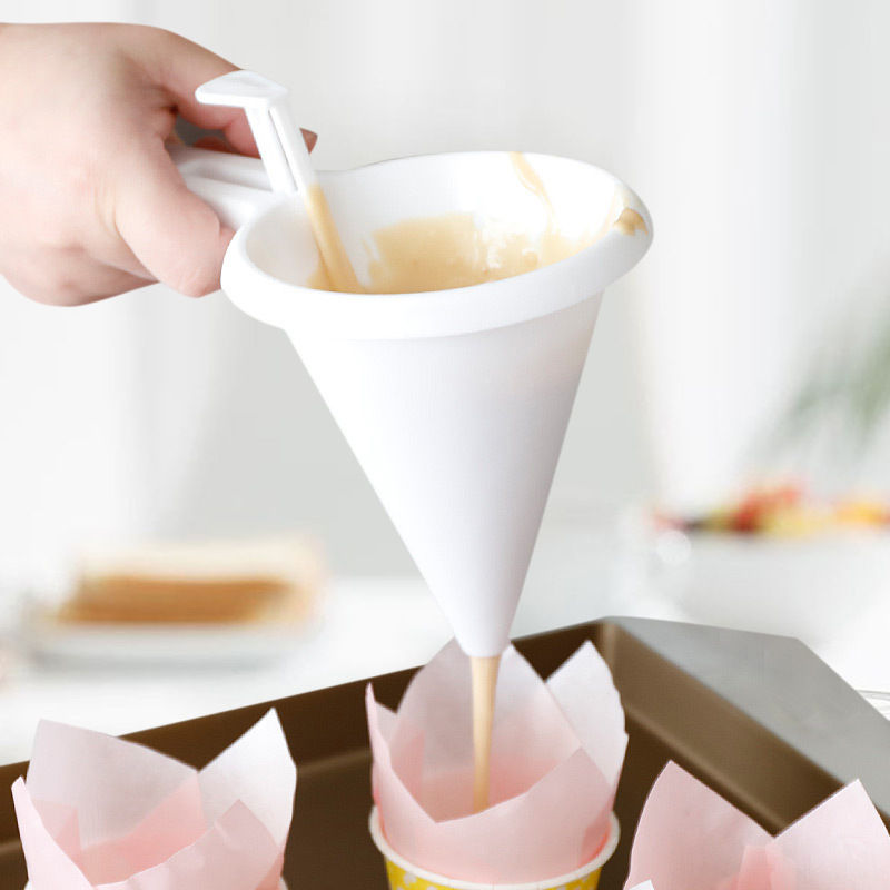 Plastic Funnel Cake Batter Dispenser Plastic Funnel Cake Batter Dispenser