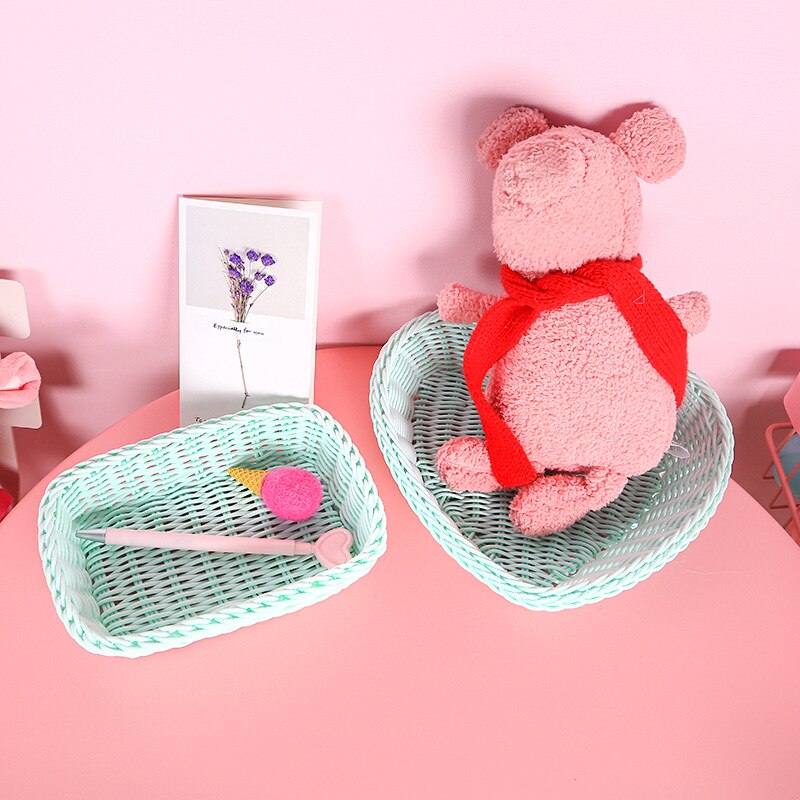 Plastic Rattan Basket Heart-Shaped Tray Plastic Rattan Basket Heart-Shaped Tray
