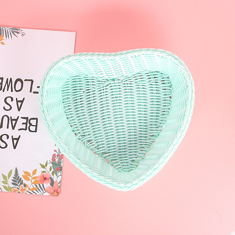 Plastic Rattan Basket Heart-Shaped Tray Plastic Rattan Basket Heart-Shaped Tray