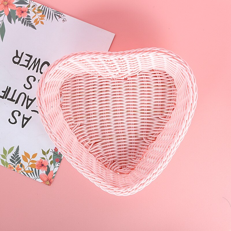 Plastic Rattan Basket Heart-Shaped Tray Plastic Rattan Basket Heart-Shaped Tray