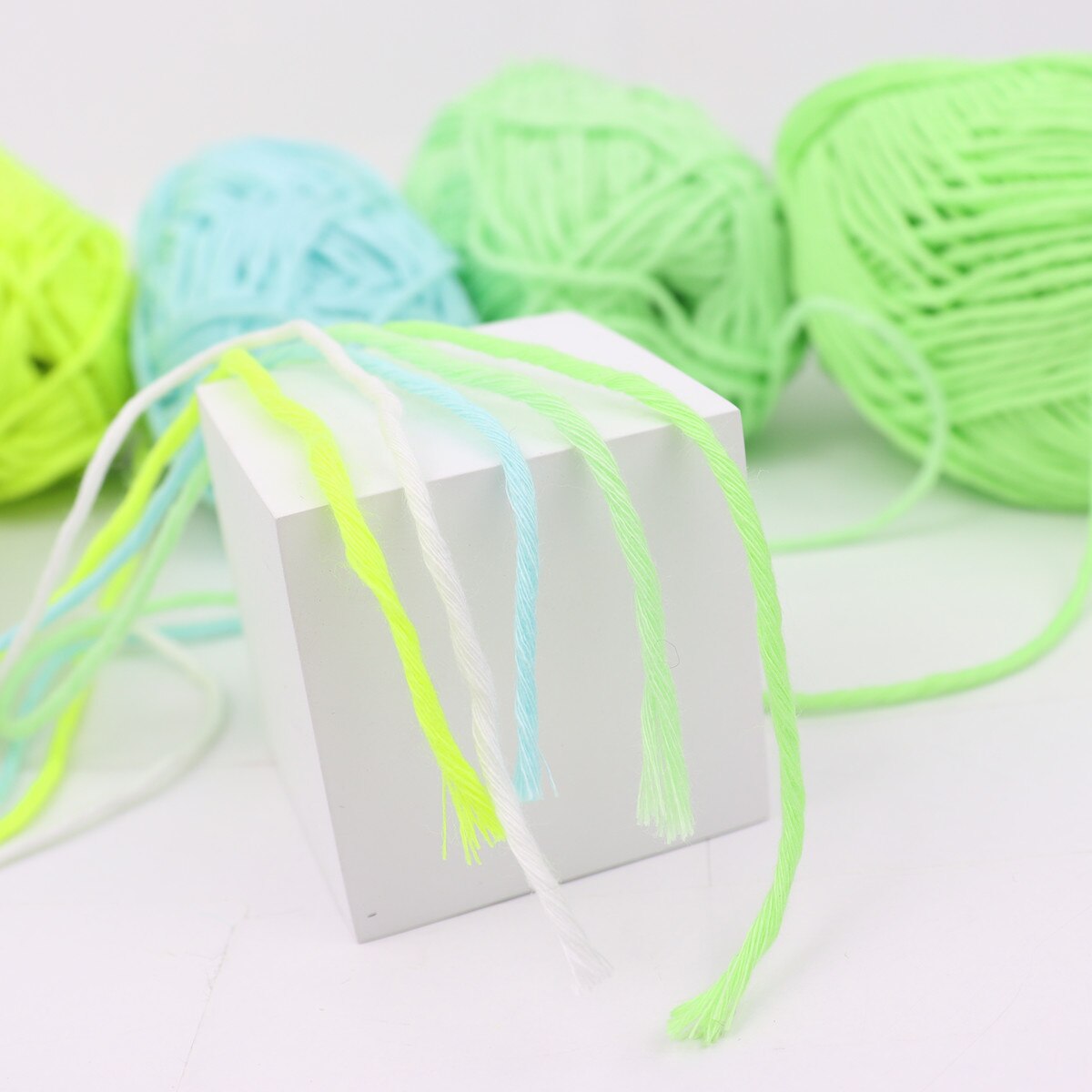 Polyester Glow in the Dark Yarn Polyester Glow in the Dark Yarn