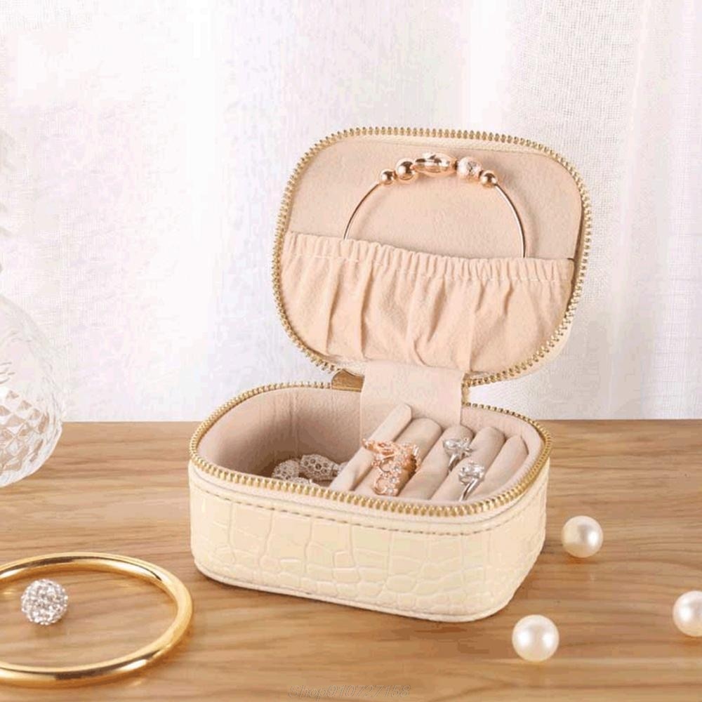 Portable Traveling Jewelry Box Portable Traveling Jewelry Box
