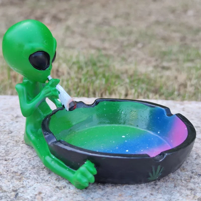 Resin Alien Ashtray Portable Starry Sky Ash Tray Desktop Adornment for Home Hotel Cute Smoking Accessorie Gadget for Men