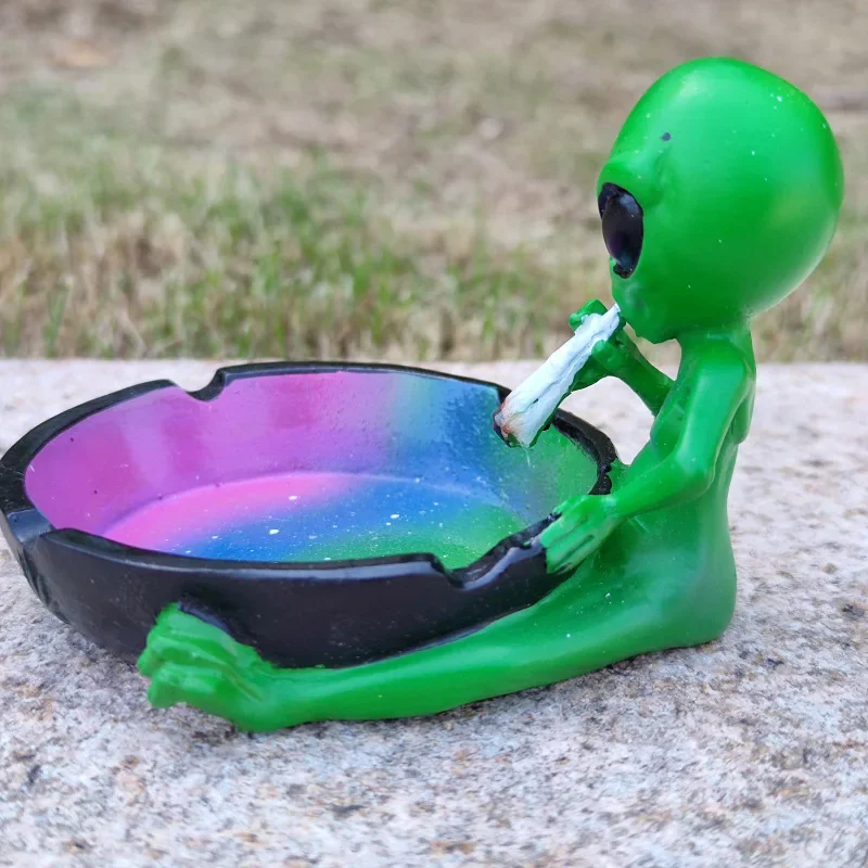 Resin Alien Ashtray Portable Starry Sky Ash Tray Desktop Adornment for Home Hotel Cute Smoking Accessorie Gadget for Men
