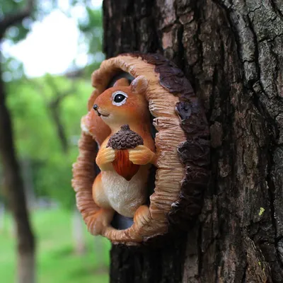 Resin Outdoor Squirrel Tree Decor