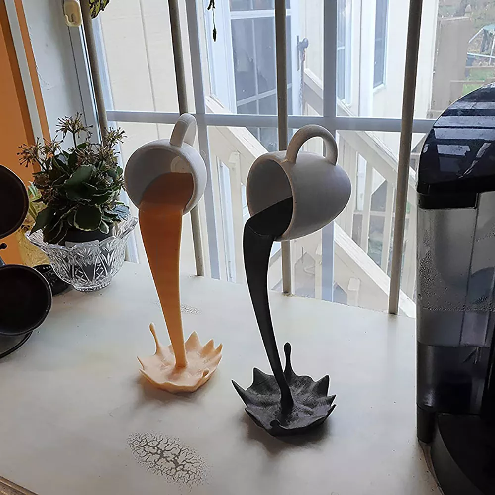 Resin Statues Floating Coffee Cup Art Sculpture Kitchen Home Decor Statue Crafts Spilling Magic Pouring Liquid Splash
