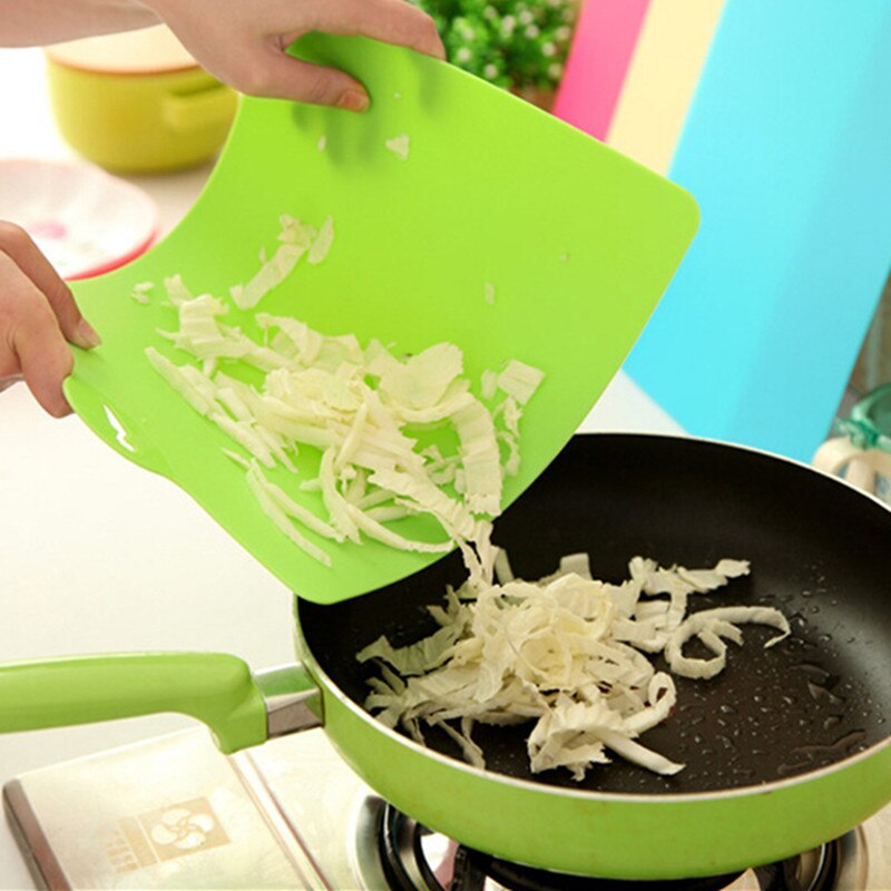 Reusable Plastic Cutting Mats (4 pcs) Reusable Plastic Cutting Mats (4 pcs)