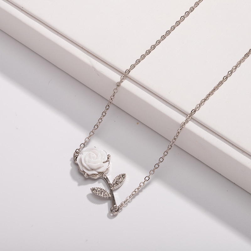 Rose Necklace Stylish Neck Accessory Rose Necklace Stylish Neck Accessory
