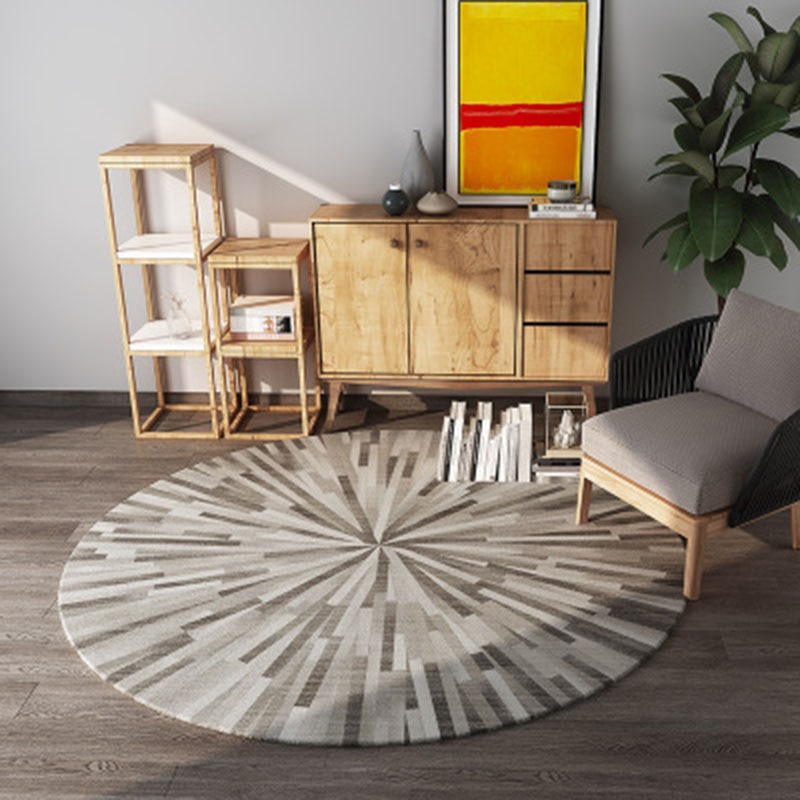 Round Rug with Geometric Pattern