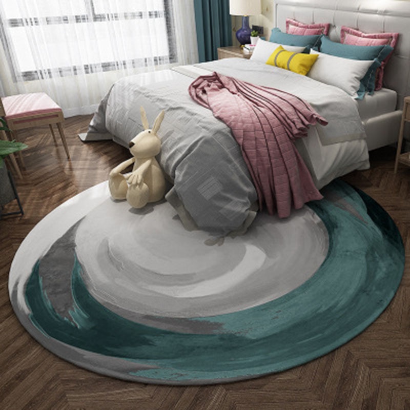 Round Rug with Geometric Pattern