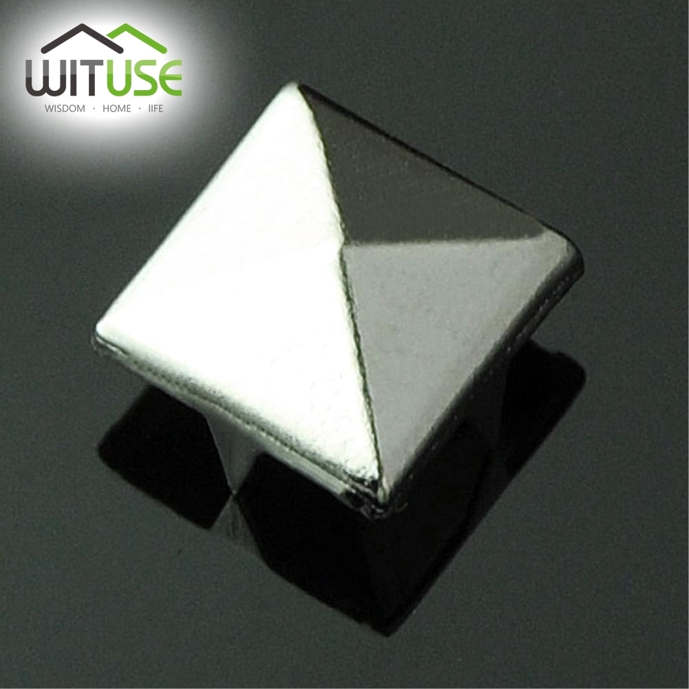 Silver DIY Pyramid Studs (100 Pcs) Silver DIY Pyramid Studs (100 Pcs)