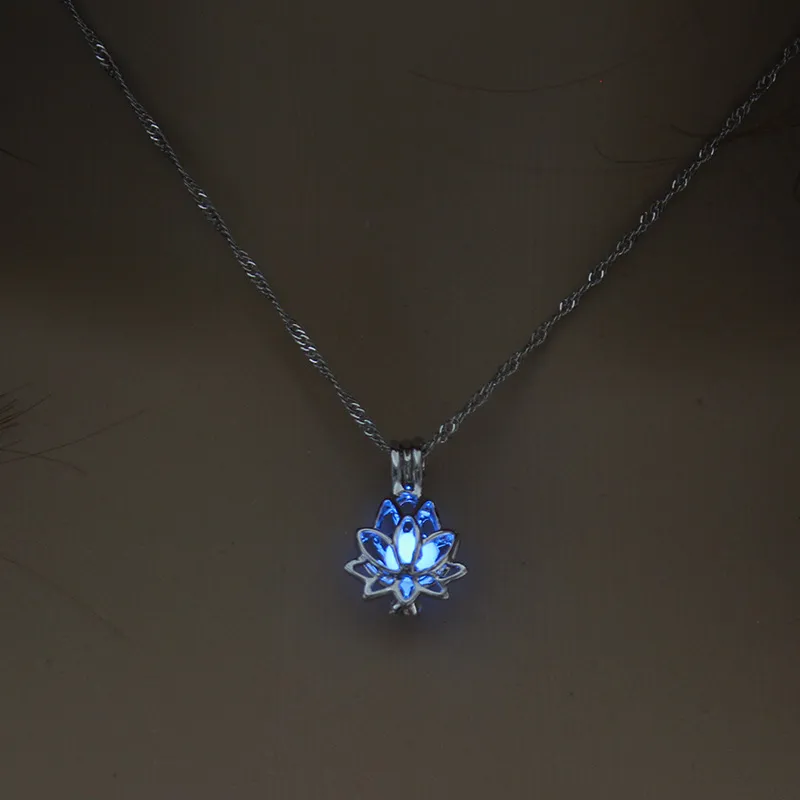 Silver Luminous Lotus Necklace Silver Luminous Lotus Necklace