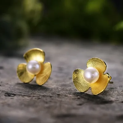 Small Pearl Stud Earrings With Clover Design