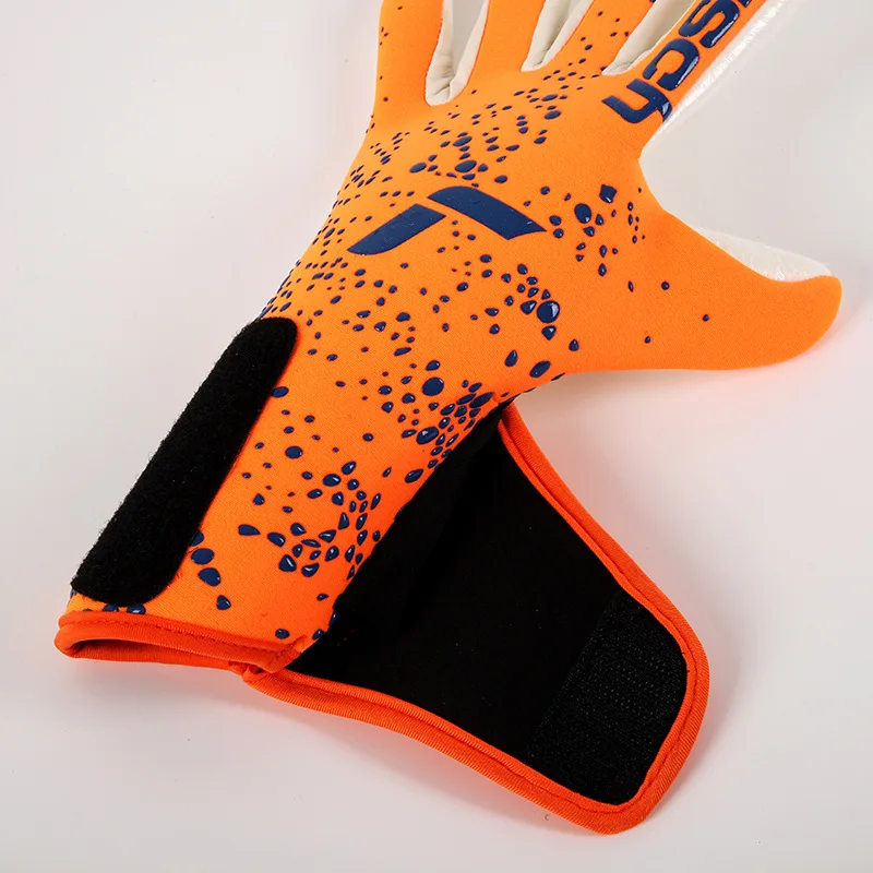 Soccer Goalkeeper Gloves (1 pair) Soccer Goalkeeper Gloves (1 pair)