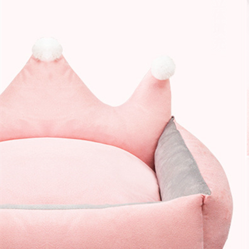 Soft Plush Crown Cat Bed