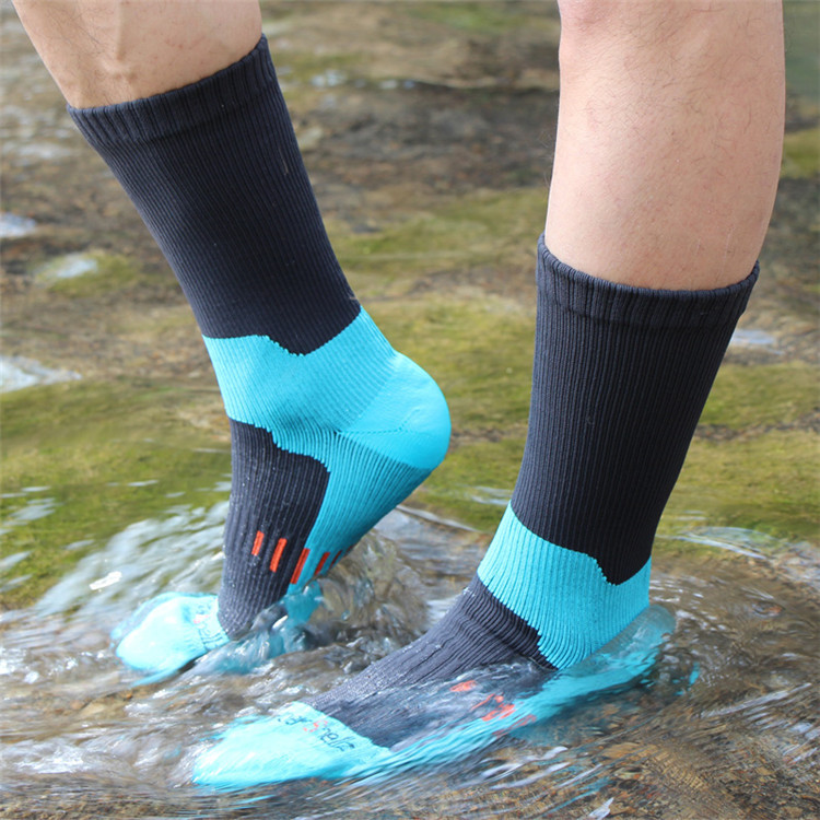 Sports and Outdoor Waterproof Socks (1 Pair) Sports and Outdoor Waterproof Socks (1 Pair)