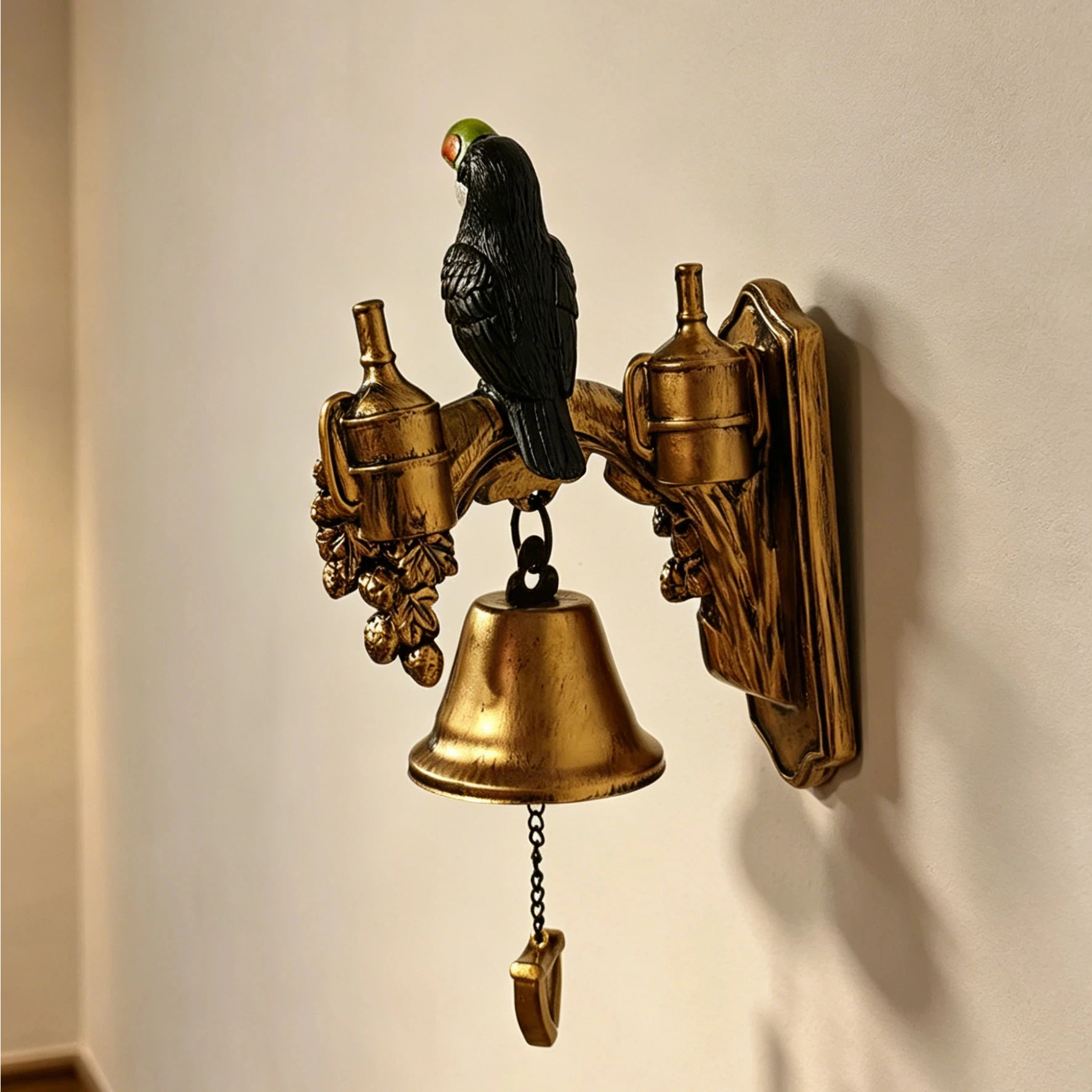 Toucan Guinness Wall-Mounted Bell Resin Statue, Antique-Style 3D Wall Decoration, Home Bar Entrance Soft Decor Piece