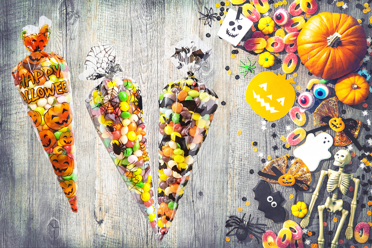 Trick or Treat Cellophane Halloween Treat Bags (50 pcs)