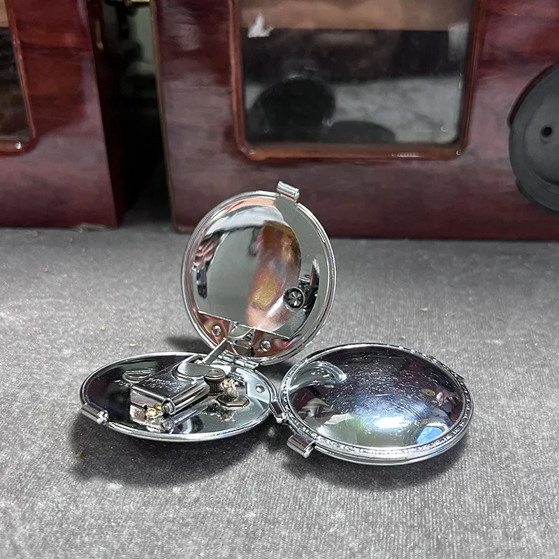 Ultra-thin Portable Compact Powder Cake-shaped Open Cover Ignition Retro Kerosene Lighter Metal Open Fire Smoking Ultra-thin Portable Compact Powder Cake-shaped Open Cover Ignition Retro Kerosene Lighter Metal Open Fire Smoking