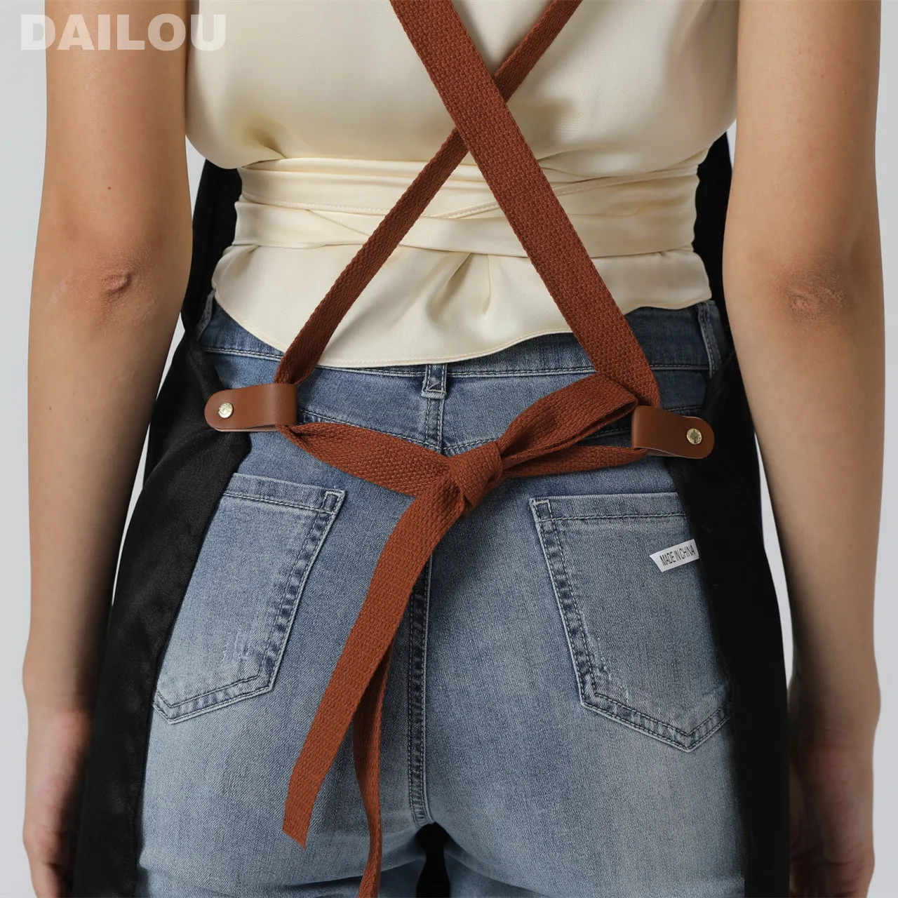 Unisex Apron Fashion Kitchen Chef Work Apron for Grill Restaurant Bar Shop Cafes Beauty Nails Studios Uniform