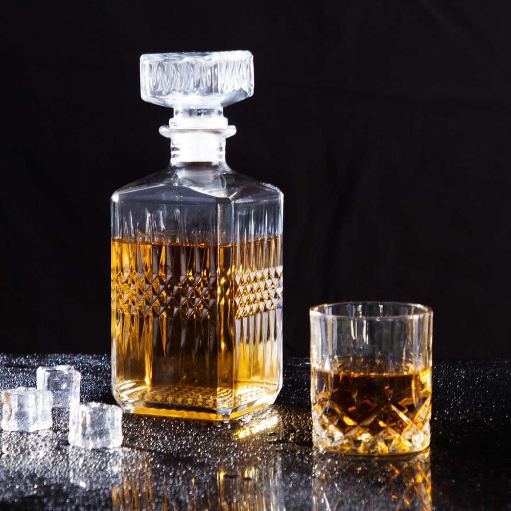 Whiskey Container and Glasses 5-Piece Set Whiskey Container and Glasses 5-Piece Set