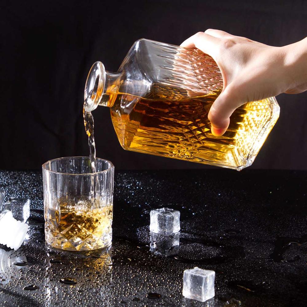 Whiskey Container and Glasses 5-Piece Set Whiskey Container and Glasses 5-Piece Set