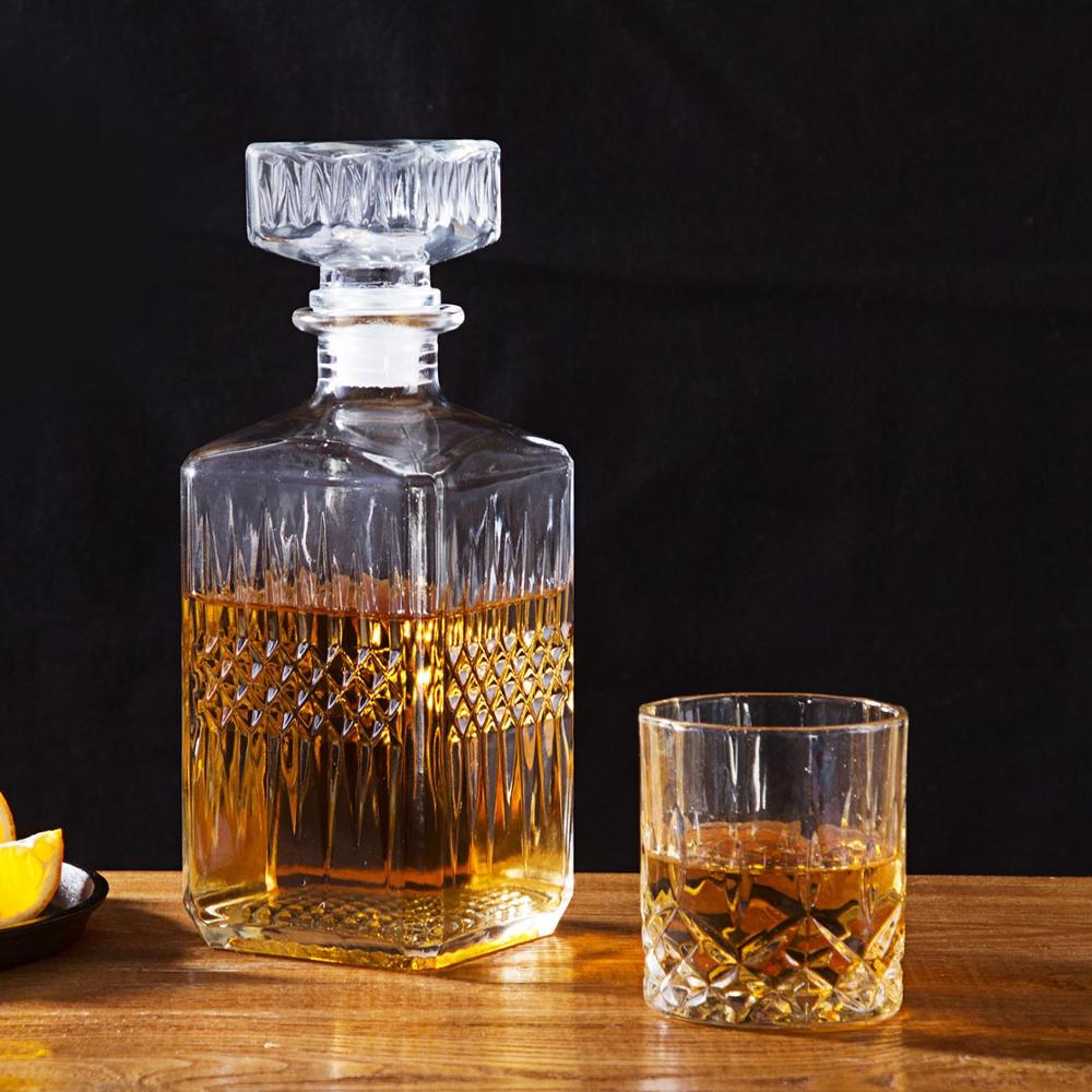 Whiskey Container and Glasses 5-Piece Set Whiskey Container and Glasses 5-Piece Set