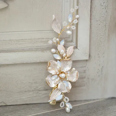 White and Gold Flower Hair Pin White and Gold Flower Hair Pin