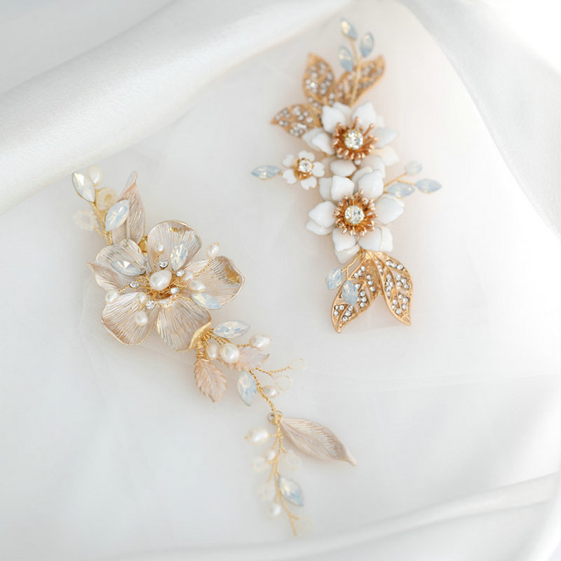 White and Gold Flower Hair Pin White and Gold Flower Hair Pin
