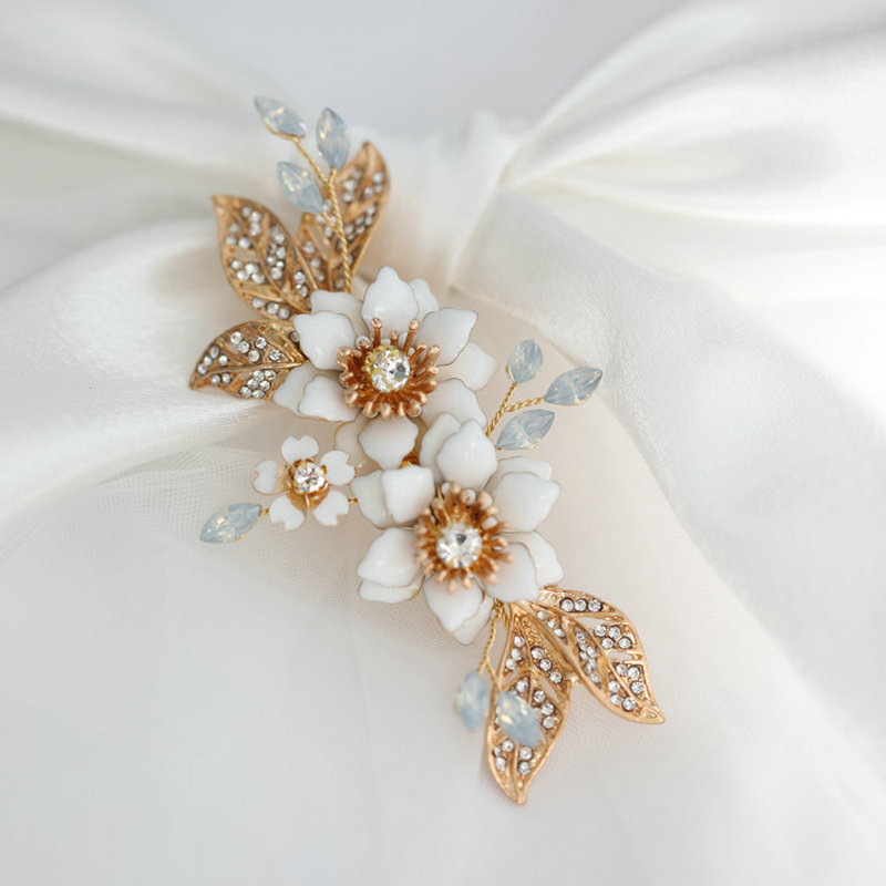 White and Gold Flower Hair Pin White and Gold Flower Hair Pin