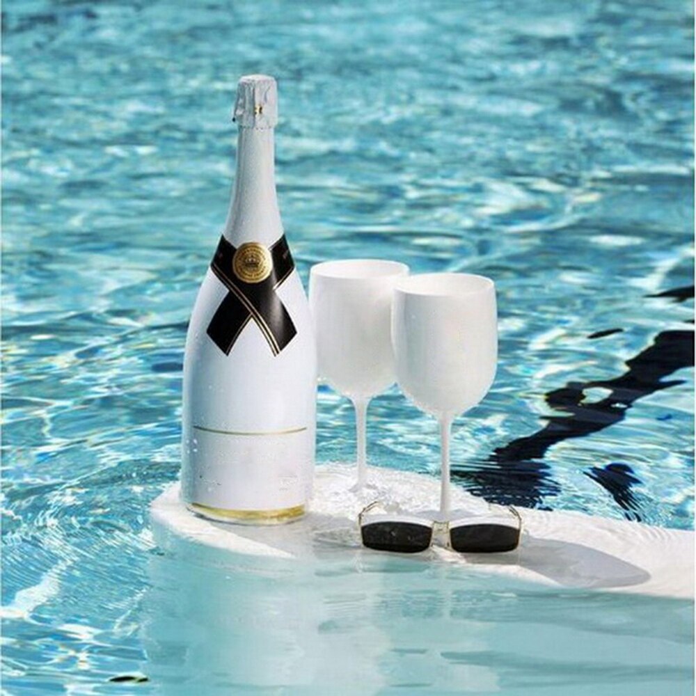 White Plastic Champagne Flutes (2pcs) White Plastic Champagne Flutes (2pcs)