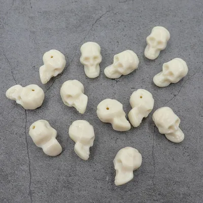 White Small Plastic Skulls (30pcs) White Small Plastic Skulls (30pcs)
