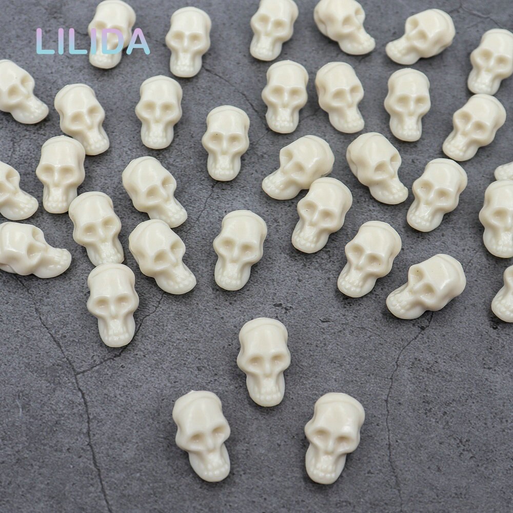 White Small Plastic Skulls (30pcs) White Small Plastic Skulls (30pcs)