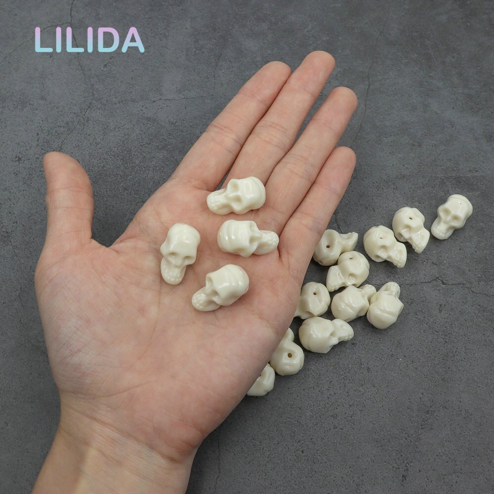 White Small Plastic Skulls (30pcs) White Small Plastic Skulls (30pcs)