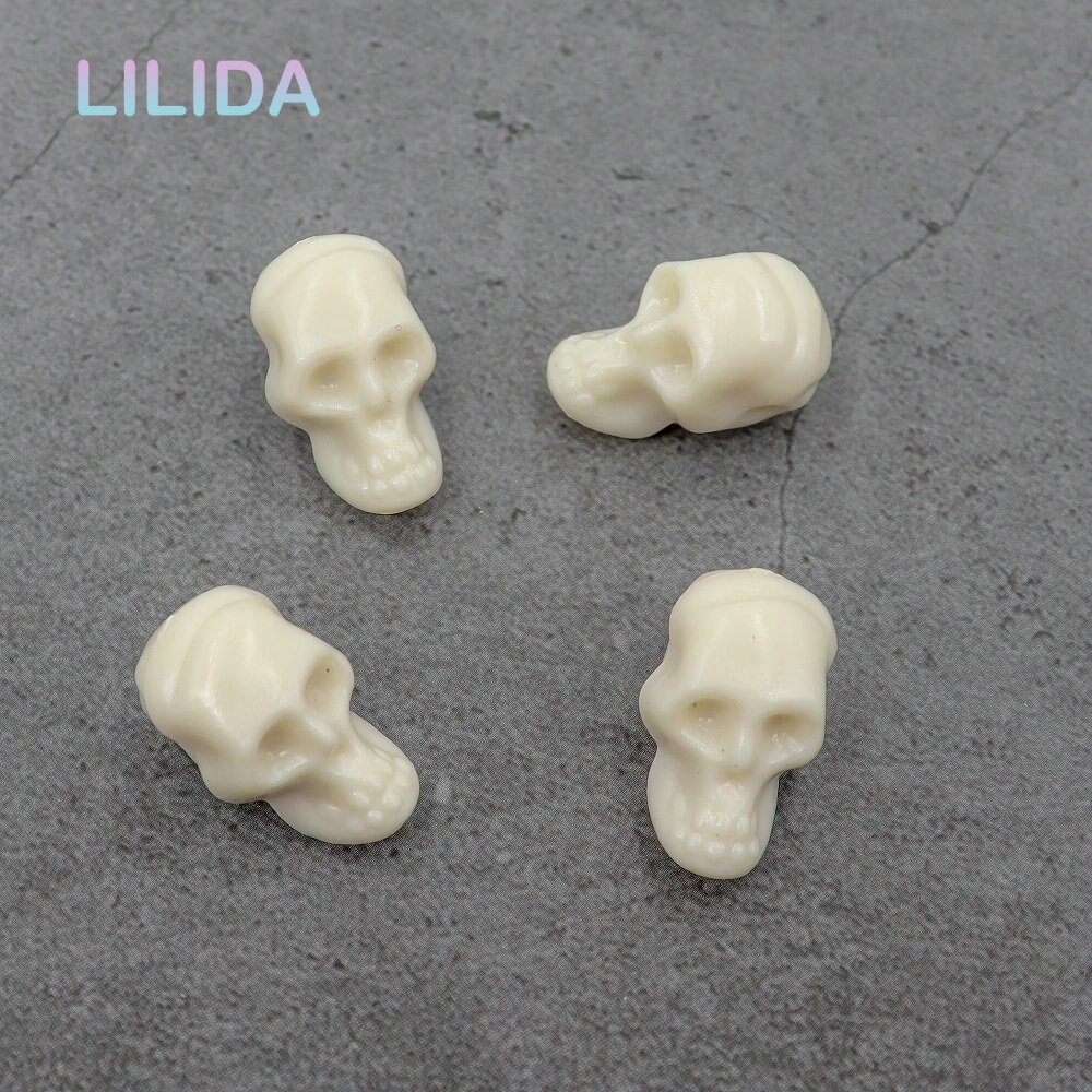 White Small Plastic Skulls (30pcs) White Small Plastic Skulls (30pcs)