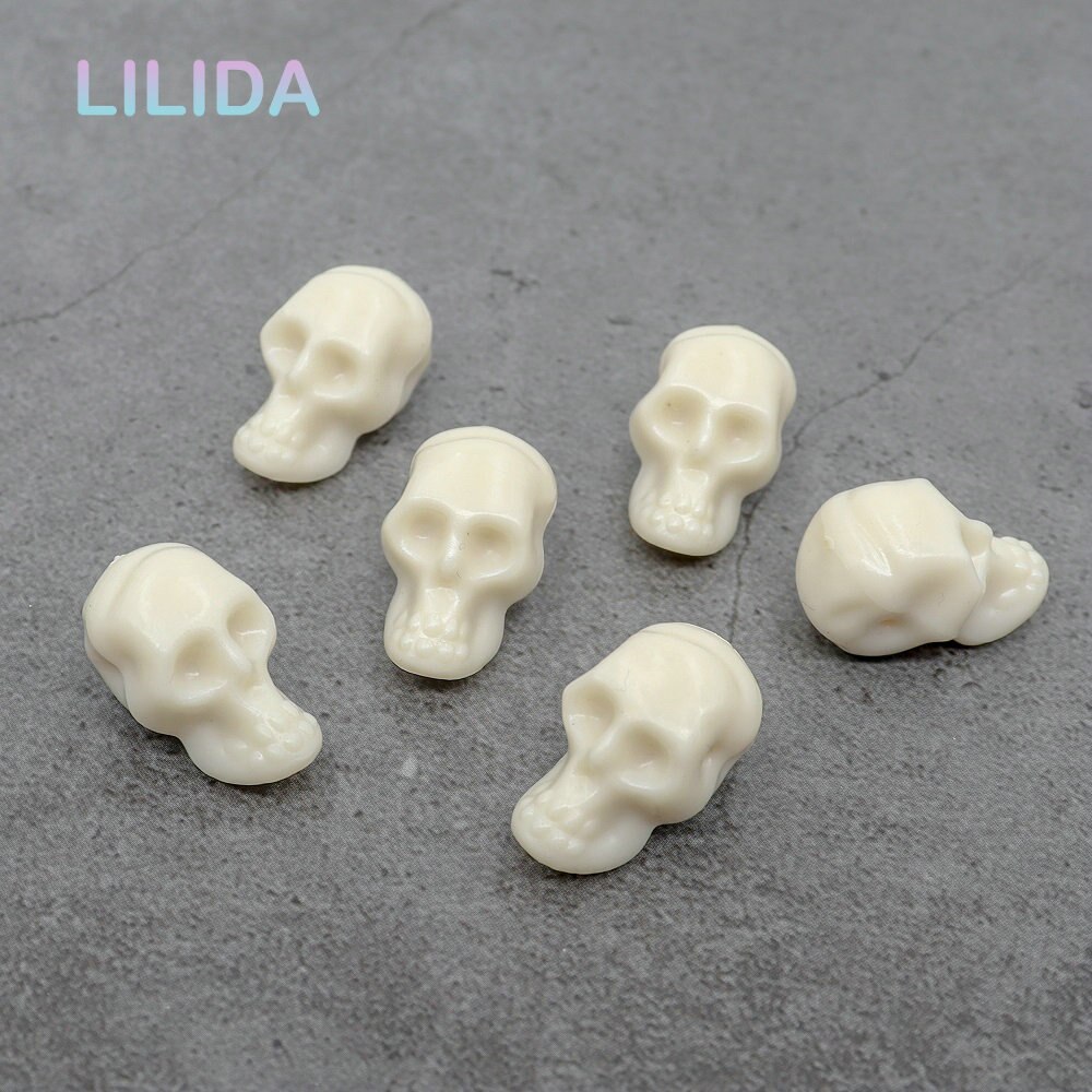 White Small Plastic Skulls (30pcs) White Small Plastic Skulls (30pcs)