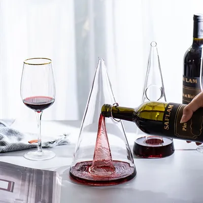 Wine Decanter Elegant Glass Pourer Wine Decanter Elegant Glass Pourer